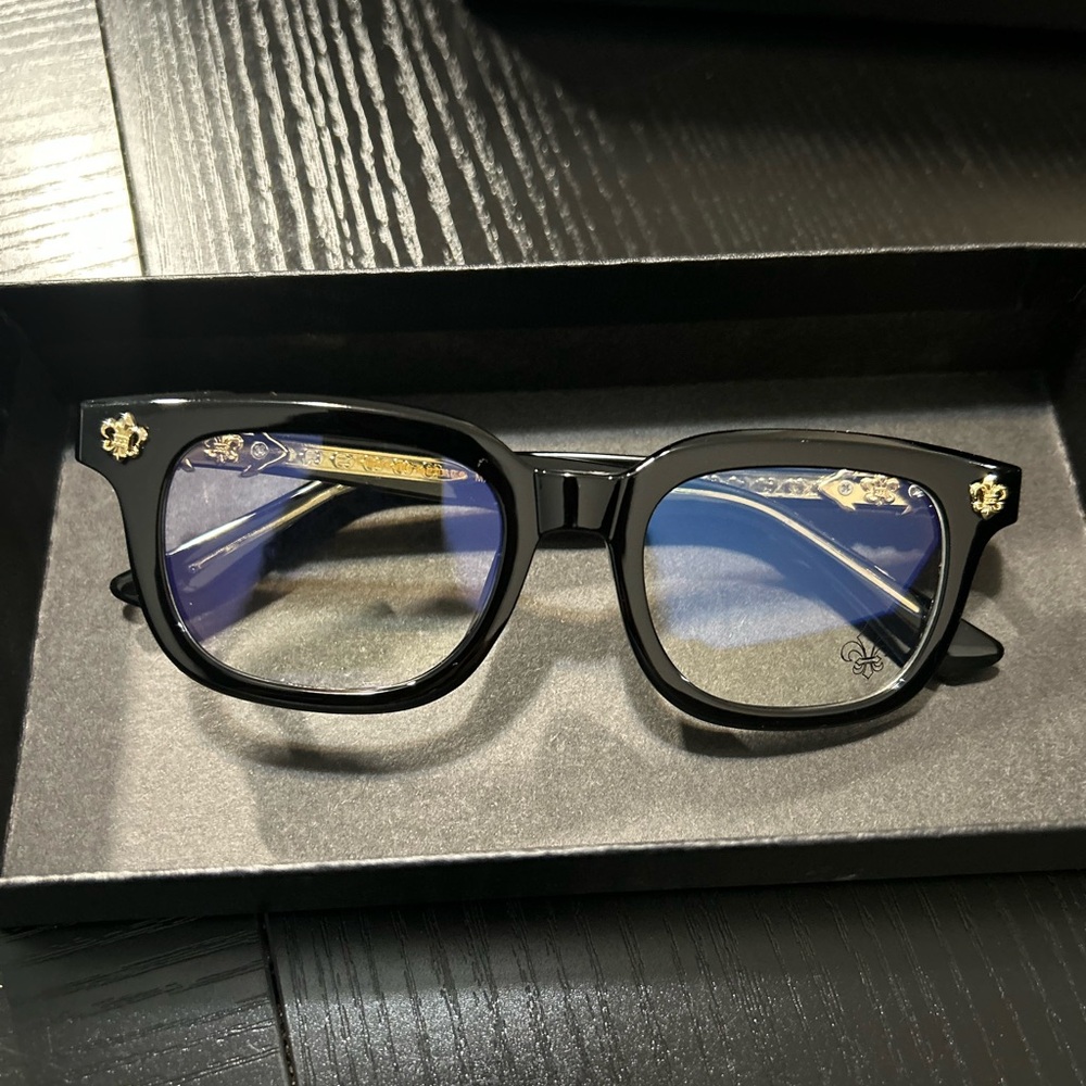 Hearts Glasses with Gold Accent
